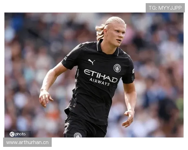 哈兰德 vs 德罗巴:冲击力与对抗风格差异 哈兰德 vs 德罗巴:冲击力与对抗风格差异