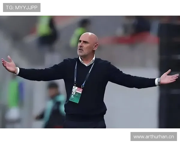 里皮执教理念强调战术纪律与临场应变,注重攻守平衡 里皮执教理念强调战术纪律与临场应变,注重攻守平衡