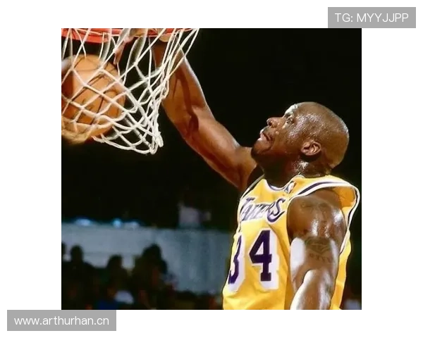 奥尼尔篮下强攻效率远超当代中锋，主导球队内线进攻体系