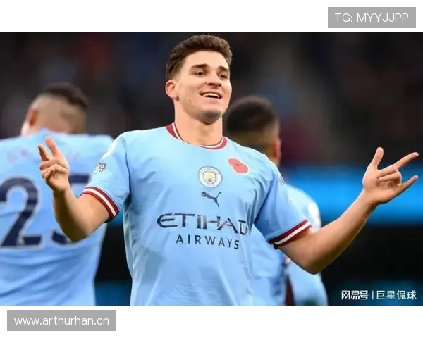 阿尔瓦雷斯球场横着走，超市货架前像个迷路大男孩，笑死我了